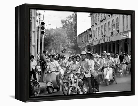 Saigon Curfew 1975-Nick Ut-Framed Premier Image Canvas