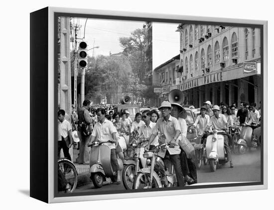 Saigon Curfew 1975-Nick Ut-Framed Premier Image Canvas