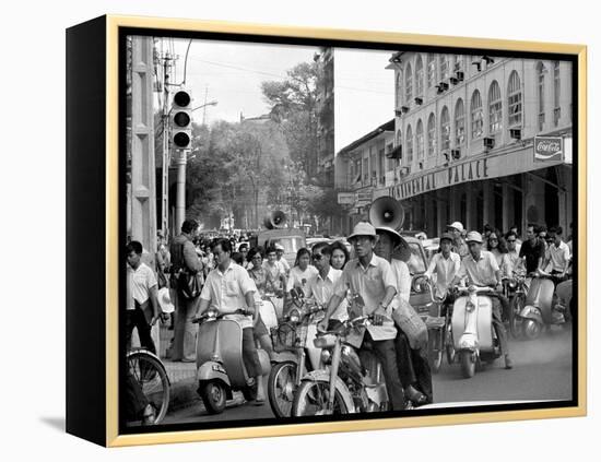 Saigon Curfew 1975-Nick Ut-Framed Premier Image Canvas