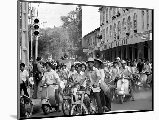 Saigon Curfew 1975-Nick Ut-Mounted Photographic Print