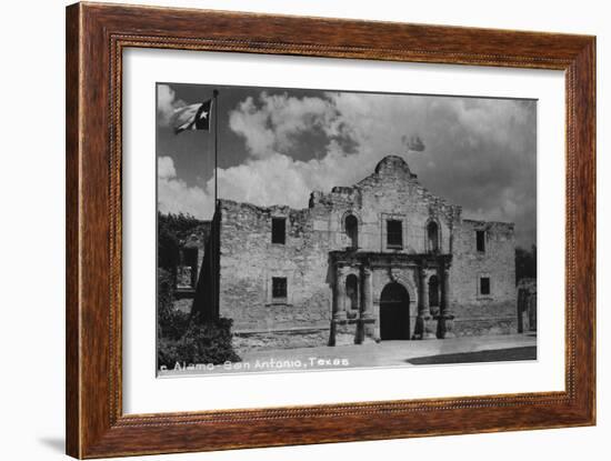 San Antonio, Texas - The Alamo-Lantern Press-Framed Art Print