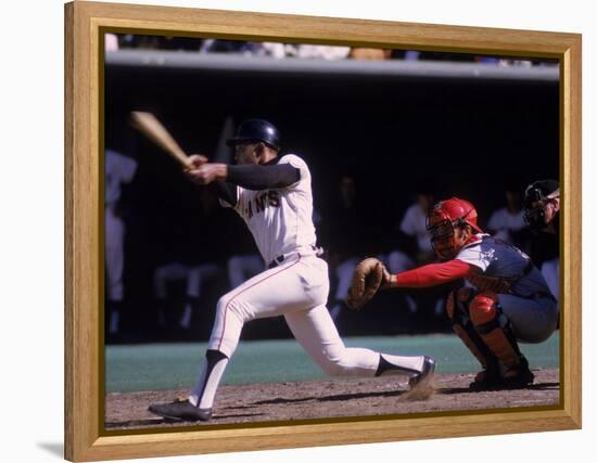 San Francisco Giants Willie Mays at Bat, Cincinnati Reds Catcher Johnny Bench Behind the Plate-John Dominis-Framed Premier Image Canvas