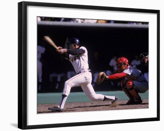 San Francisco Giants Willie Mays at Bat, Cincinnati Reds Catcher Johnny Bench Behind the Plate-John Dominis-Framed Premium Photographic Print