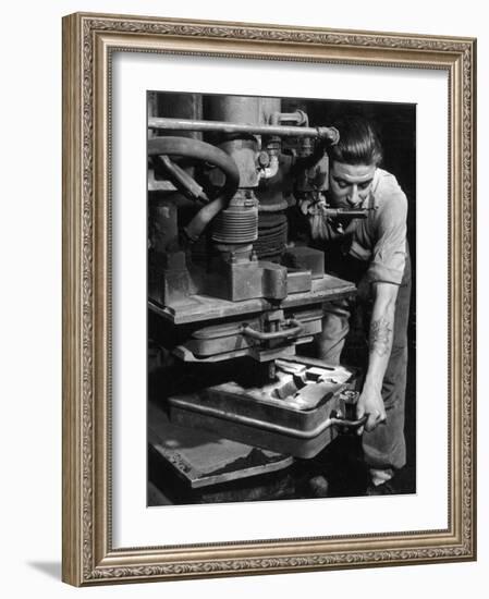 Sand-Filled Mould - Metalworking-Heinz Zinram-Framed Photographic Print