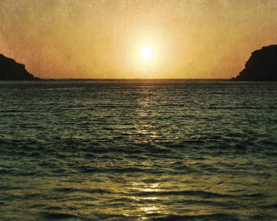 Sao Martinho Do Porto Giclee Print By Pete Kelly Art Com