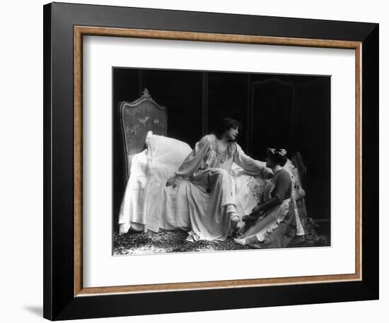 Sarah Bernhardt (1844-1923)-null-Framed Giclee Print