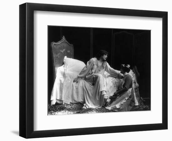 Sarah Bernhardt (1844-1923)-null-Framed Giclee Print