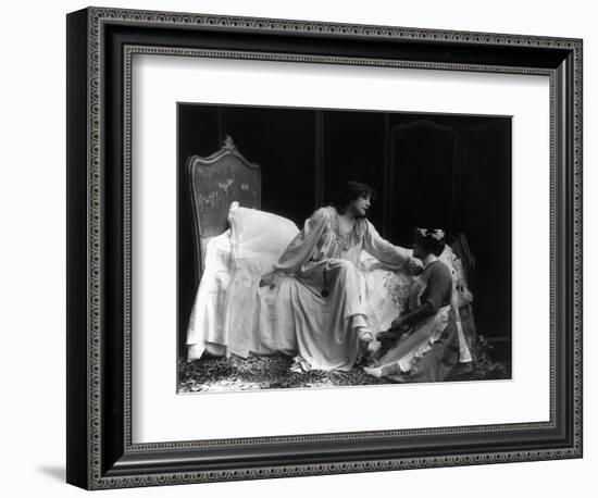 Sarah Bernhardt (1844-1923)-null-Framed Giclee Print