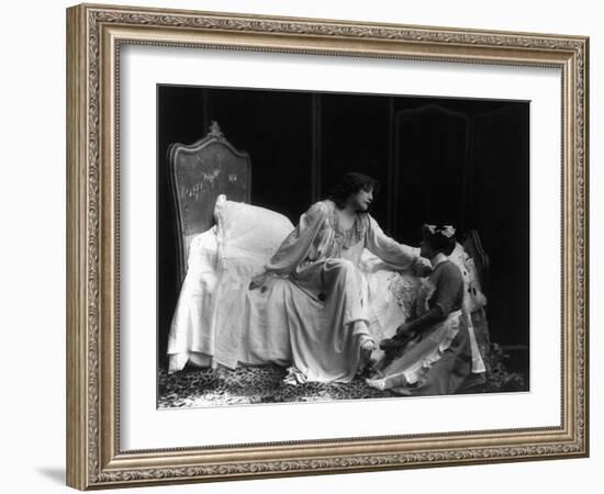 Sarah Bernhardt (1844-1923)-null-Framed Giclee Print