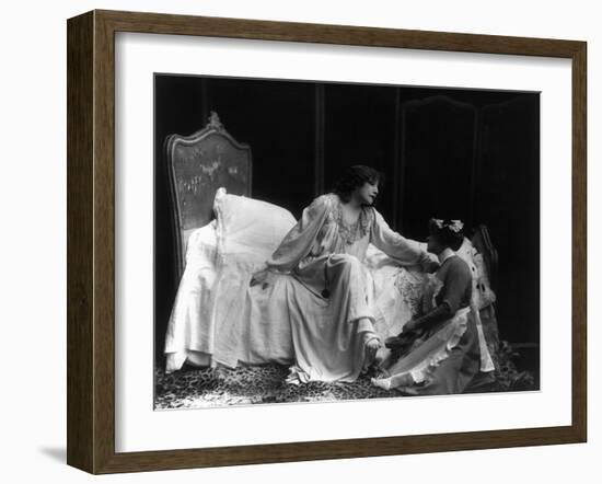 Sarah Bernhardt (1844-1923)-null-Framed Giclee Print