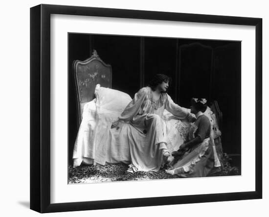 Sarah Bernhardt (1844-1923)-null-Framed Giclee Print