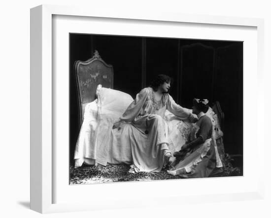 Sarah Bernhardt (1844-1923)-null-Framed Giclee Print