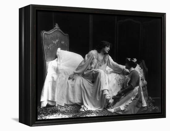 Sarah Bernhardt (1844-1923)-null-Framed Premier Image Canvas