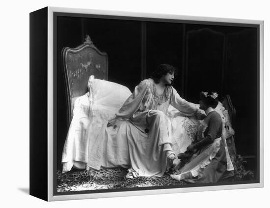 Sarah Bernhardt (1844-1923)-null-Framed Premier Image Canvas