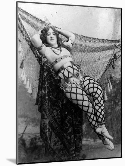 Sarah Brown Posing as Cleopatra for the Bal Des Quat'Z'Arts, 1893-null-Mounted Photographic Print