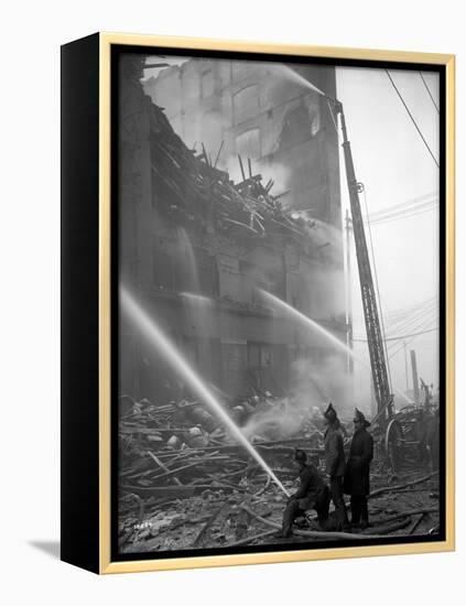 Schwabacher Hardware Company Fire, February 11, 1905, Seattle-Ashael Curtis-Framed Premier Image Canvas