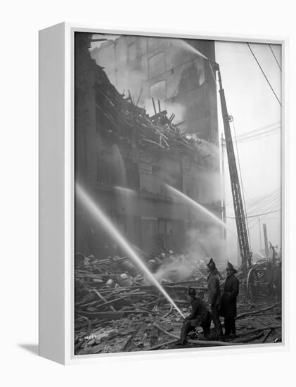 Schwabacher Hardware Company Fire, February 11, 1905, Seattle-Ashael Curtis-Framed Premier Image Canvas