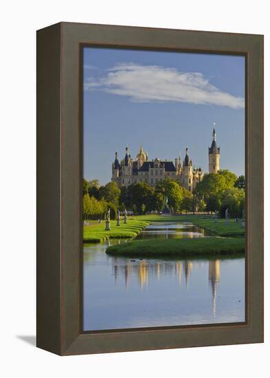 Schwerin Castle, Schwerin (Capital), Mecklenburg-Western Pomerania, Germany-Rainer Mirau-Framed Premier Image Canvas