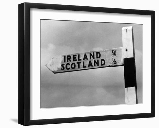 Scotland Ireland Sign-null-Framed Photographic Print