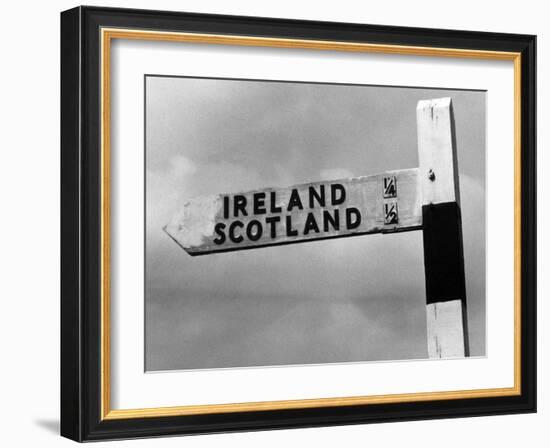 Scotland Ireland Sign-null-Framed Photographic Print