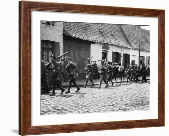Scottish Troops 1915-Robert Hunt-Framed Photographic Print