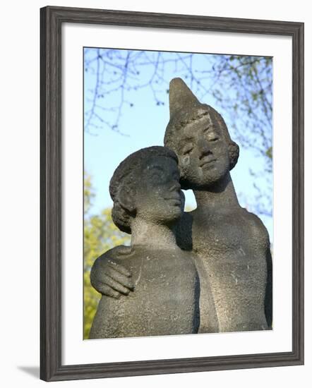 Sculpture of a Couple, Amsterdam, Netherlands-Keren Su-Framed Photographic Print