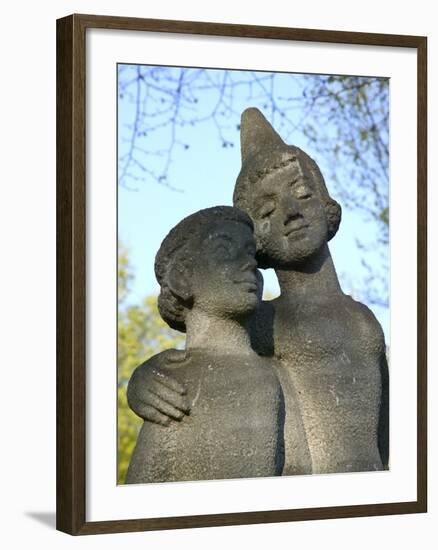 Sculpture of a Couple, Amsterdam, Netherlands-Keren Su-Framed Photographic Print