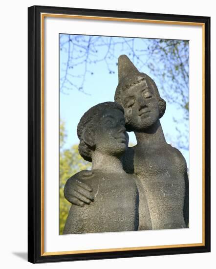 Sculpture of a Couple, Amsterdam, Netherlands-Keren Su-Framed Photographic Print