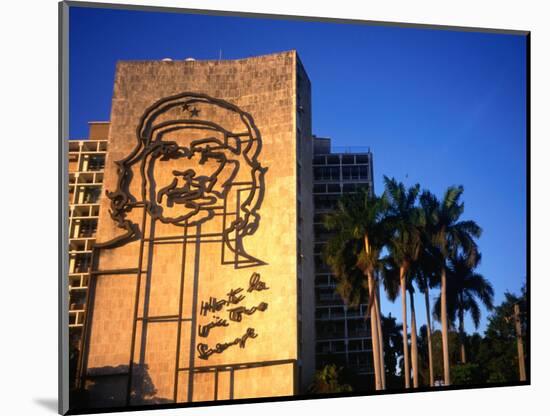 Sculpture of Che Guevara in the Plaza De La Revolucion, Havana, Cuba-Charlotte Hindle-Mounted Photographic Print