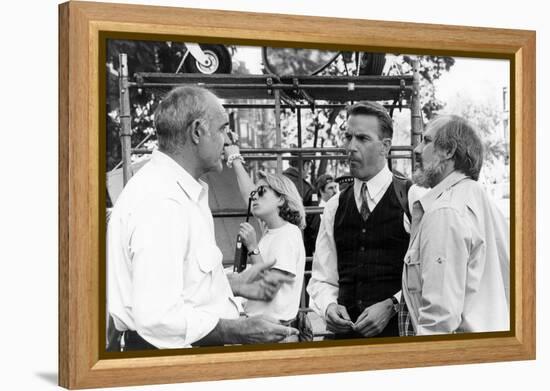 Sean Connery, Kevin Costner and le realisateur Brian by Palma sur le tournage du film Les incorrupt-null-Framed Stretched Canvas