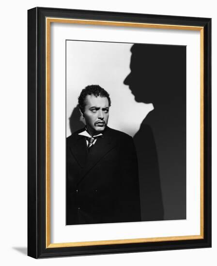 SECRET AGENT, 1936 directed by ALFRED HITCHCOCK Peter Lorre (b/w photo)-null-Framed Photo