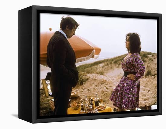 SECRET CEREMONY, 1968 directed by JOSEPH LOSEY Robert Mitchum / Elizabeth Taylor (photo)-null-Framed Stretched Canvas