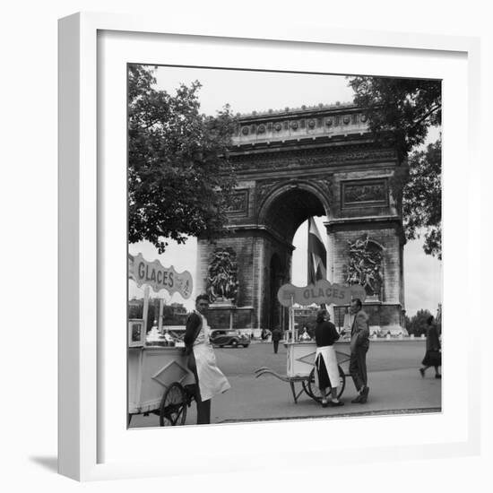 Selling Ice-Cream, Arc de Triomphe, Paris, c1950-Paul Almasy-Framed Giclee Print