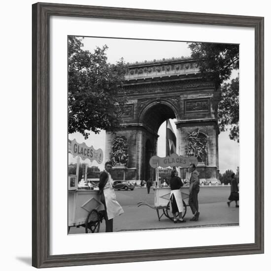 Selling Ice-Cream, Arc de Triomphe, Paris, c1950-Paul Almasy-Framed Giclee Print