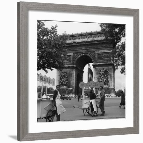 Selling Ice-Cream, Arc de Triomphe, Paris, c1950-Paul Almasy-Framed Giclee Print