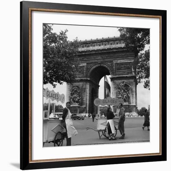 Selling Ice-Cream, Arc de Triomphe, Paris, c1950-Paul Almasy-Framed Giclee Print