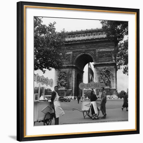 Selling Ice-Cream, Arc de Triomphe, Paris, c1950-Paul Almasy-Framed Giclee Print