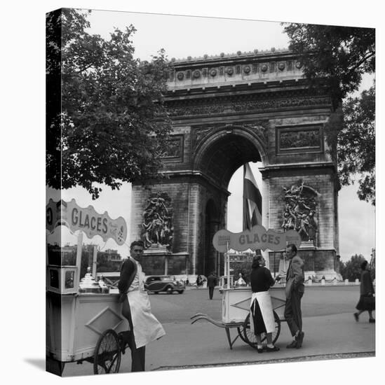 Selling Ice Cream Arc De Triomphe Paris C1950 Stretched Canvas Print By Paul Almasy Artcom - 