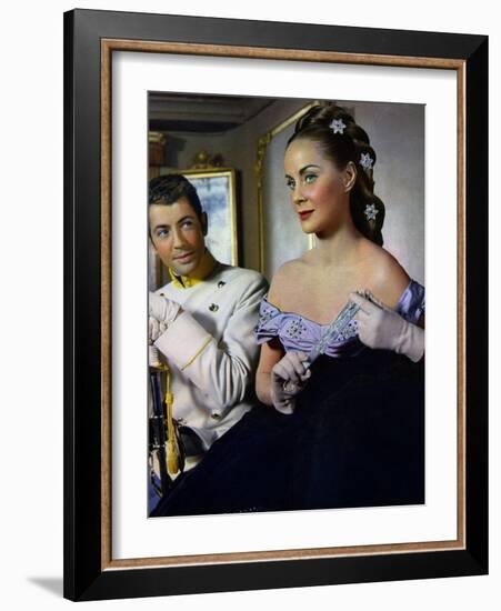 SENSO, 1954 directed by LUCHINO VISCONTI Farley Granger and Alida Vallli (photo)-null-Framed Photo