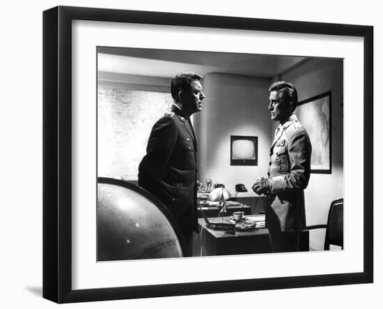 Sept jours en mai SEVEN DAYS IN MAY by JohnFrankenheimer with Burt Lancaster and Kirk Douglas, 1964-null-Framed Photo