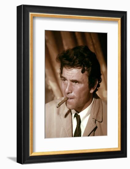 Serie televisee Columbo with Peter Falk (inspecteur Columbo), 1971-2003 (photo)-null-Framed Photo