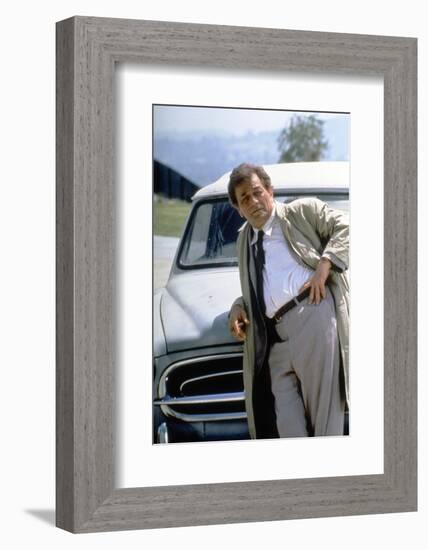 Serie televisee Columbo with Peter Falk (inspecteur Columbo), 1971-93 (devant sa voiture Peugeot 40-null-Framed Photo