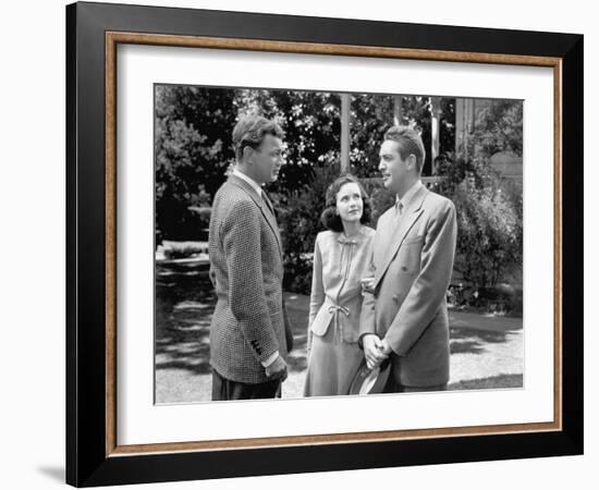 SHADOW OF A DOUBT, 1943 directed by ALFRED HITCHCOCK Joseph Cotten, Teresa Wright (b/w photo)-null-Framed Photo