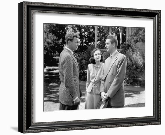 SHADOW OF A DOUBT, 1943 directed by ALFRED HITCHCOCK Joseph Cotten, Teresa Wright (b/w photo)-null-Framed Photo