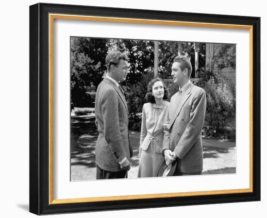 SHADOW OF A DOUBT, 1943 directed by ALFRED HITCHCOCK Joseph Cotten, Teresa Wright (b/w photo)-null-Framed Photo