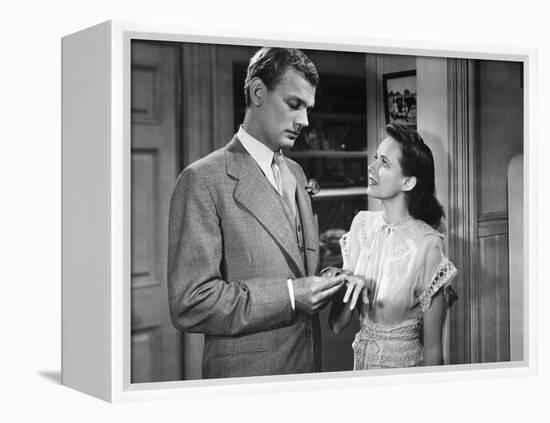 SHADOW OF A DOUBT, 1943 directed by ALFRED HITCHCOCK Joseph Cotten / Teresa Wright (b/w photo)-null-Framed Stretched Canvas