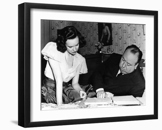 SHADOW OF A DOUBT, 1943 directed by ALFRED HITCHCOCK On the set,Alfred Hitchcock directs Teresa Wri-null-Framed Photo