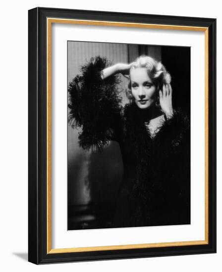 Shanghai Express by Josef von Sternberg with Marlene Dietrich, 1932 (b/w photo)-null-Framed Photo