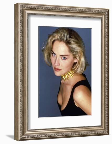 SHARON STONE. "Basic Instinct" [1992], directed by PAUL VERHOEVEN.-null-Framed Photographic Print