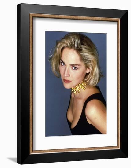 SHARON STONE. "Basic Instinct" [1992], directed by PAUL VERHOEVEN.-null-Framed Photographic Print